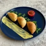 تصویر پیراشکی مرغ و جعفری