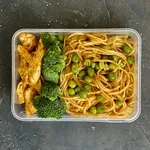 تصویر پاستا با سس کاری و مرغ