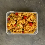 تصویر پاستا با سس کاری و میگو