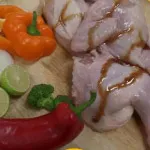 تصویر اکبر جوجه همراه با سس مخصوص