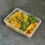 پاستا با سس کاری و مرغ