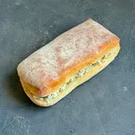 ساندویچ مرغ و جعفری با نان چاپاتا